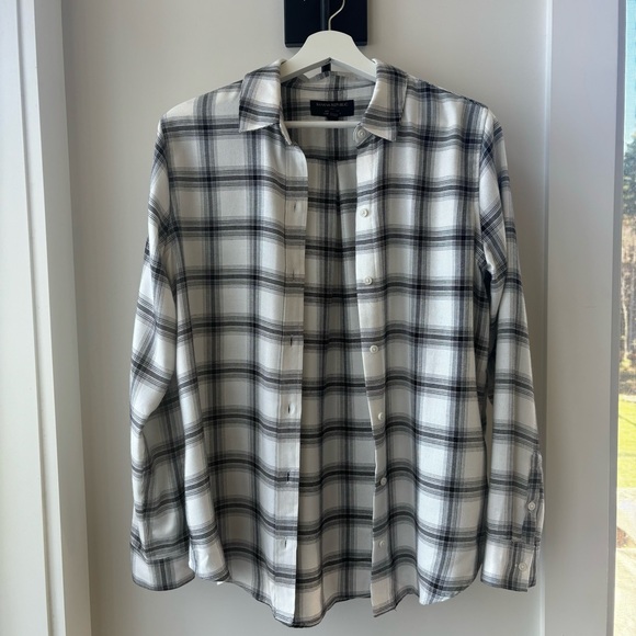 Women’s Banana Republic Boyfriend Fit Flannel Plaid Shirt - Picture 2 of 6